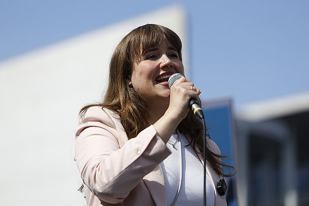 Ricarda Lang (MdB, Bündnis 90/Die Grünen) auf der Groß-Demo in Berlin (Quelle: Holger Groß)
