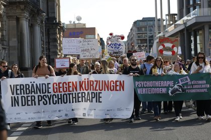 Demonstrierende auf der Groß-Demo in Berlin (Quelle: Holger Groß)